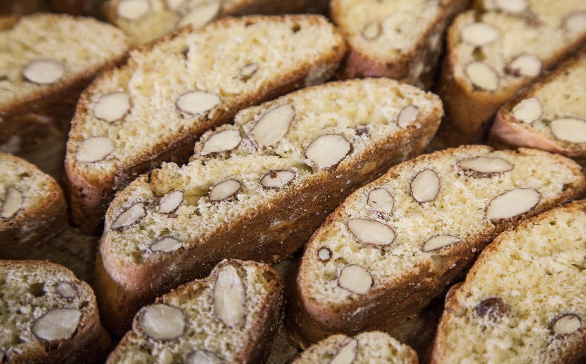 Corso di pasticceria impara la ricetta originale dei cantucci